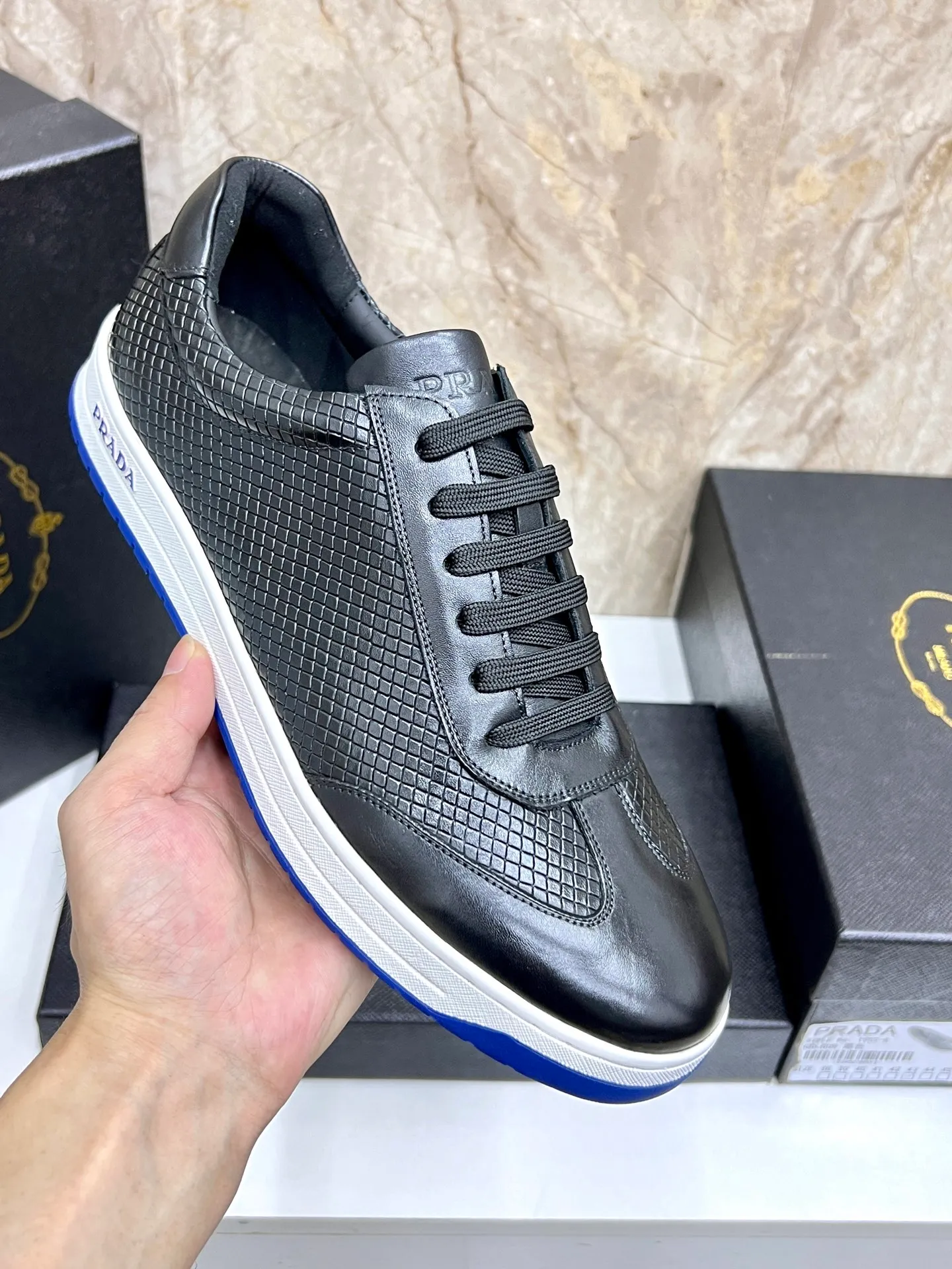💰620 Prada classic men’s lace-up casual shoes｜Imported cowhide upper｜Layered stitching design on the upper Lightweight and breathable｜Soft and comfortable｜PRADA letters on the side｜Distinctive sporty style Showing the brand style｜Lightweight embossed rubber sole｜With cowhide foot pad lining｜Excellent foot feel Fashionable and elegant｜Size: 38-44 (customized at 45)